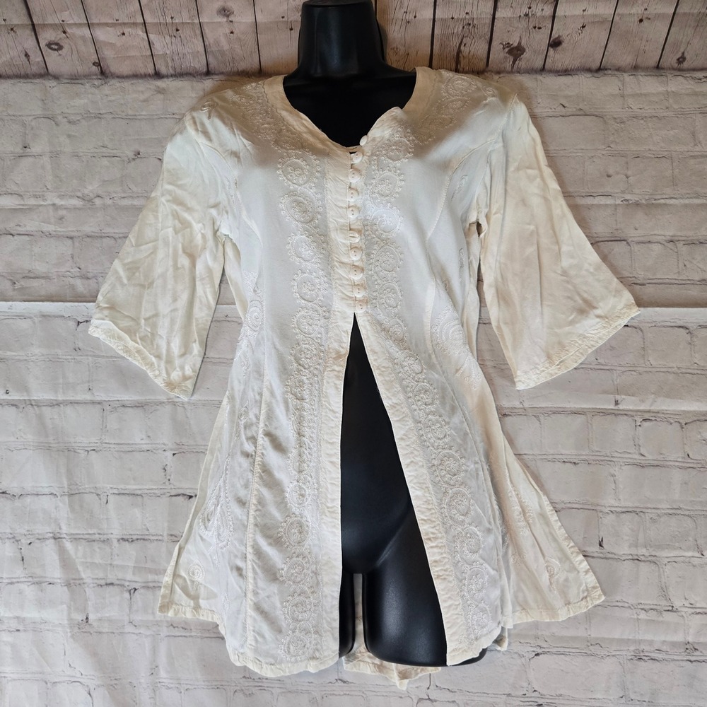 Vtg y2k indie boho fairy White Embroidered Boho Tunic Top Button Front half open